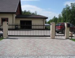 Liugvärav nelikanttorust Liugvärav nelikanttorust