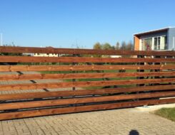 Liugvärav avaneb väljapoole Tabasalu