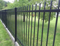 Metallaed betoonsokliga Metallaed betoonsokliga