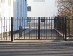 Tiibvärav nelikanttorust Saksa Gümnaasium Tiibvärav nelikanttorust Saksa Gümnaasium